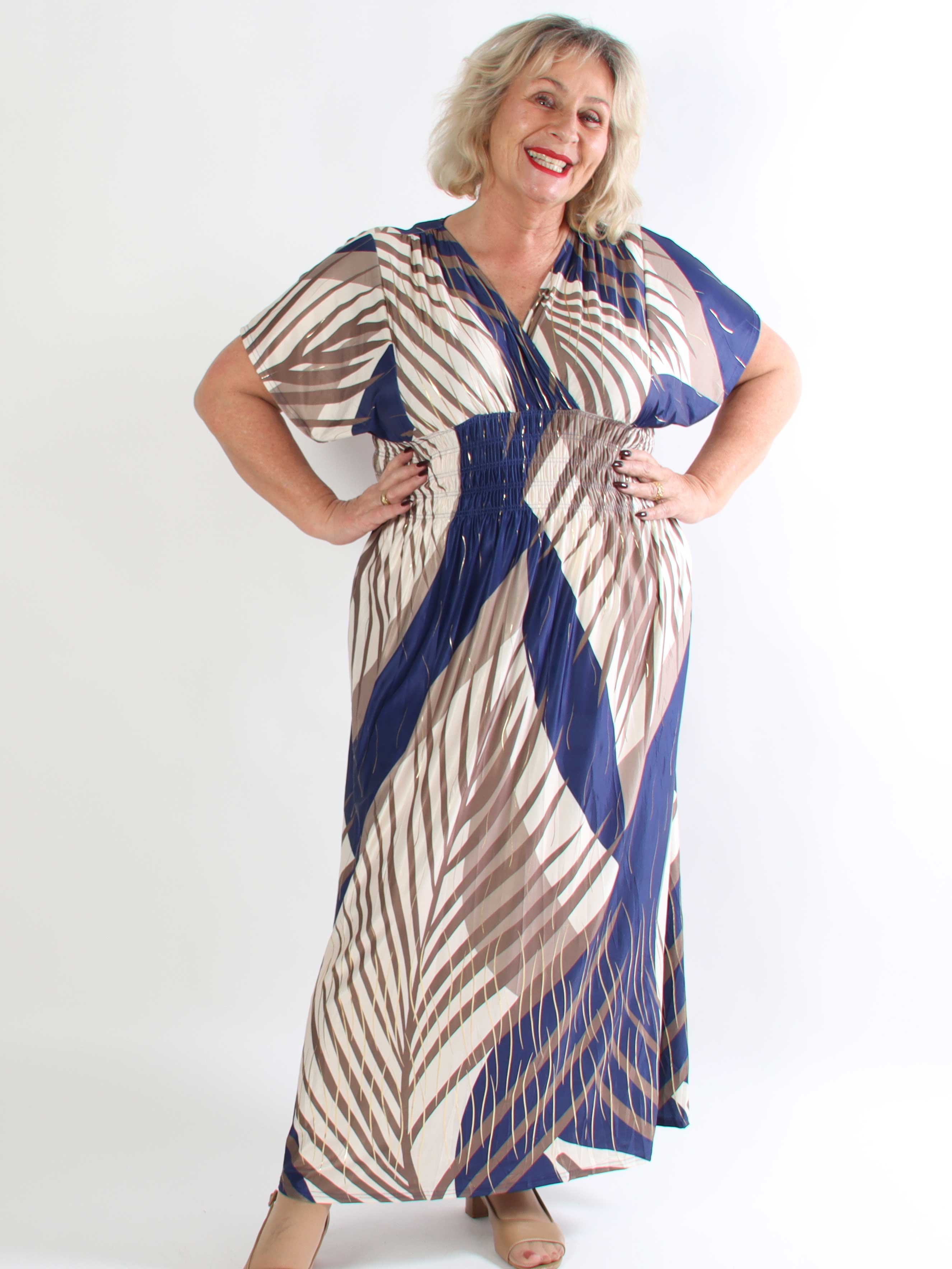 Pams Figure - Lång stretchig mönstrad plus size klänning med fickor